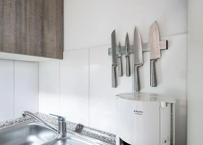 Alte Bergstrasse 6 Windgefluester * شاربوتس